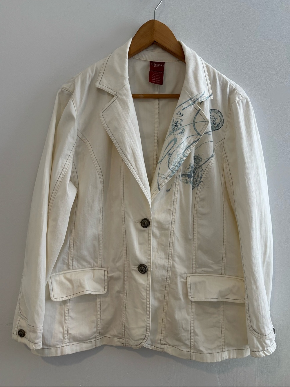Olsen White Jean Single-Breasted Cotton Blazer with Subtle Graphic